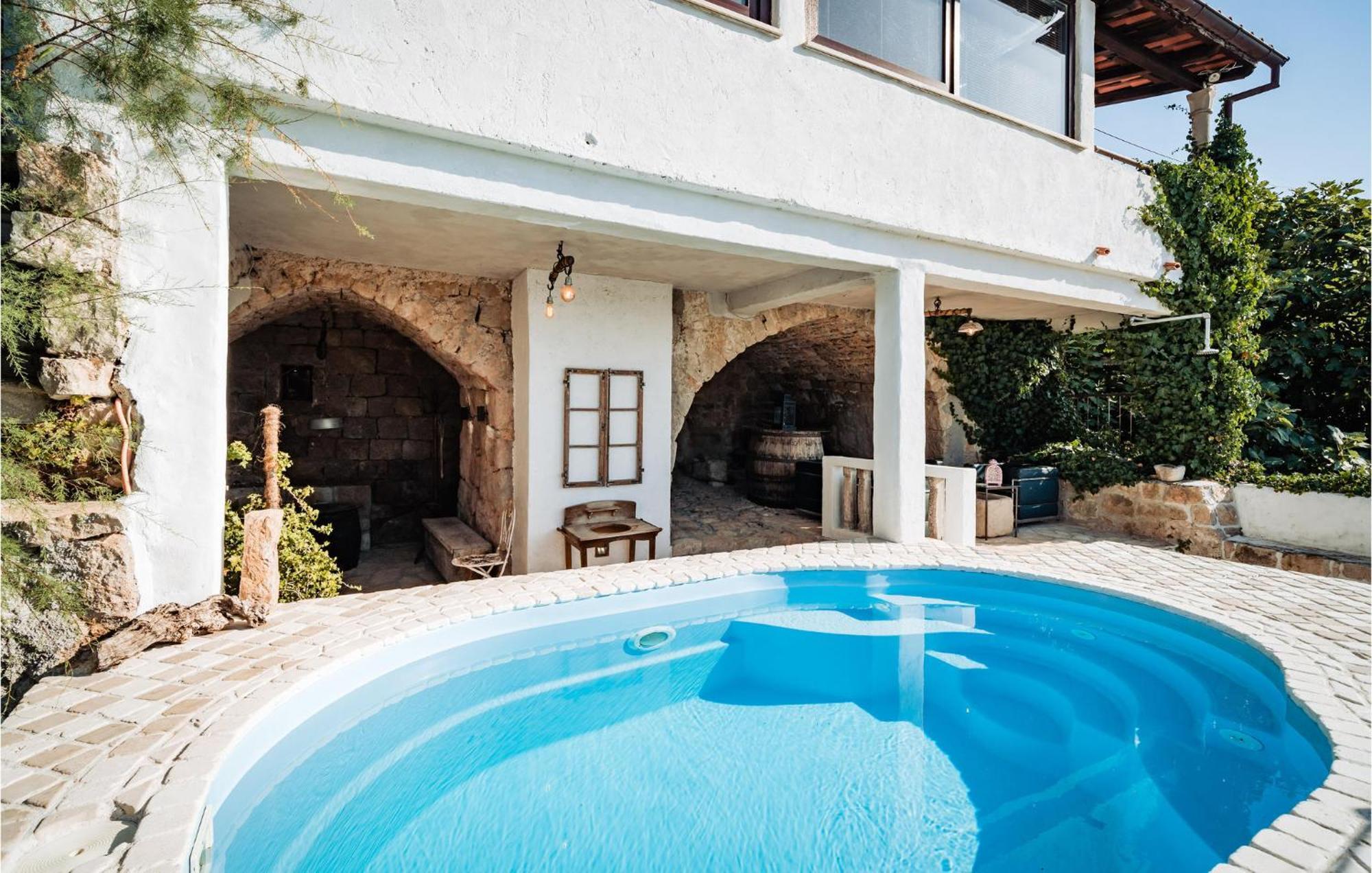 Gorgeous Apartment In Gruda With Jacuzzi المظهر الخارجي الصورة